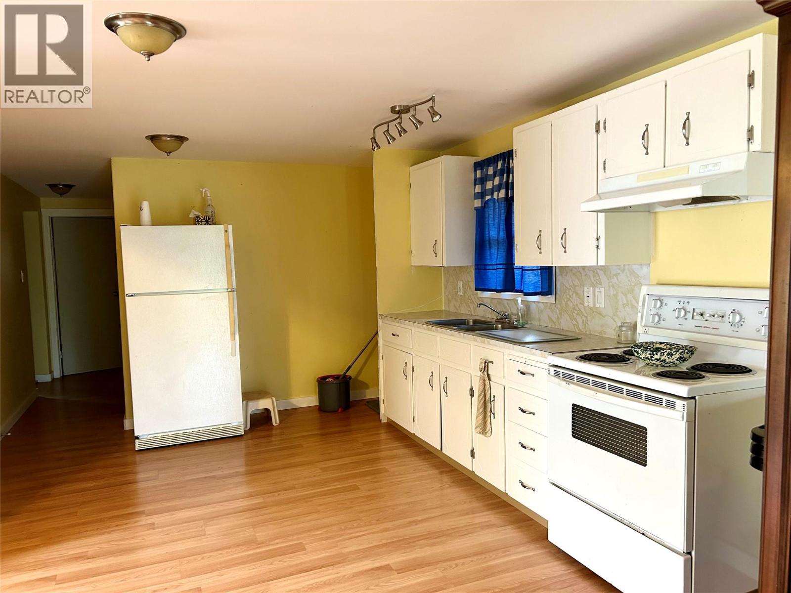 5726 Mission Road, Cranbrook, British Columbia V1C 7B7 - Photo 2 - 10363174