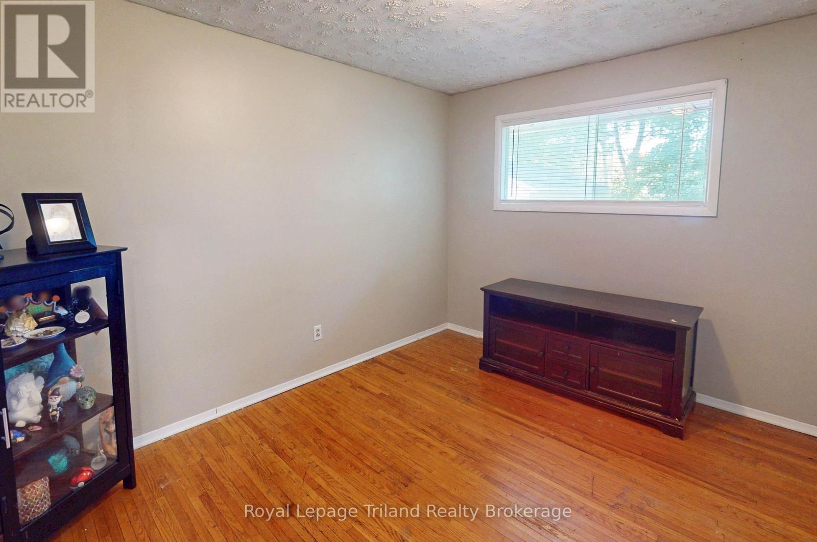 6 Elmwood Crescent, Woodstock, Ontario  N4S 2K5 - Photo 11 - X12407705