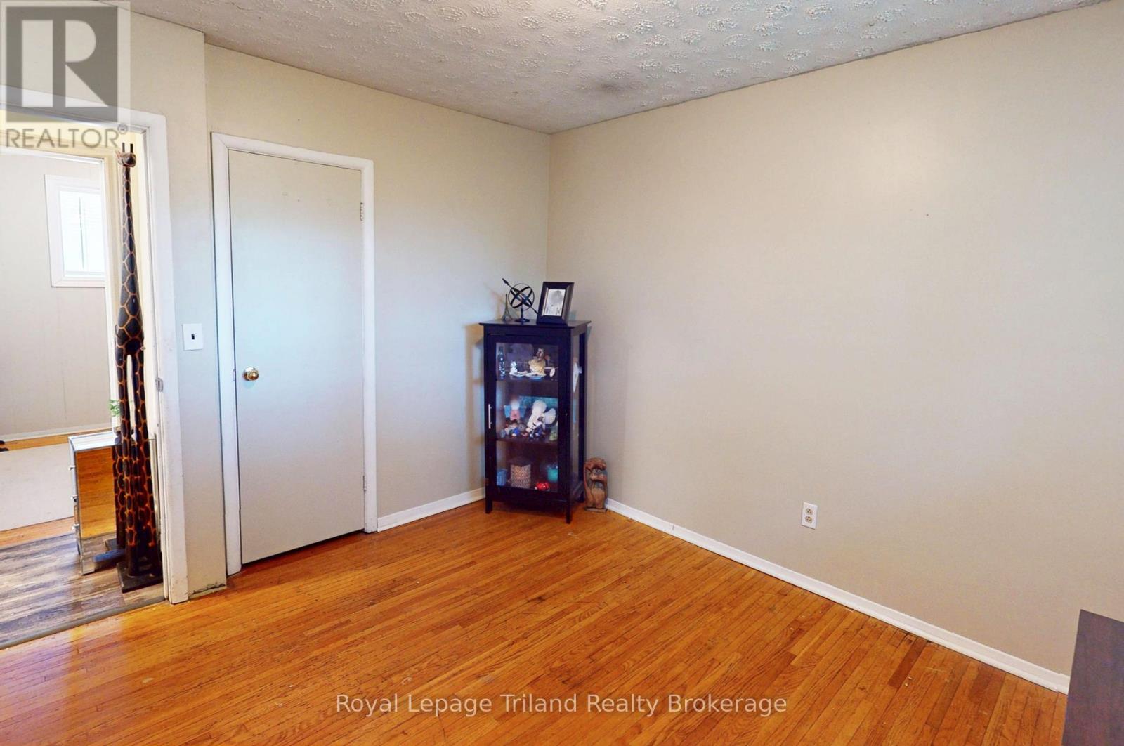6 Elmwood Crescent, Woodstock, Ontario  N4S 2K5 - Photo 12 - X12407705