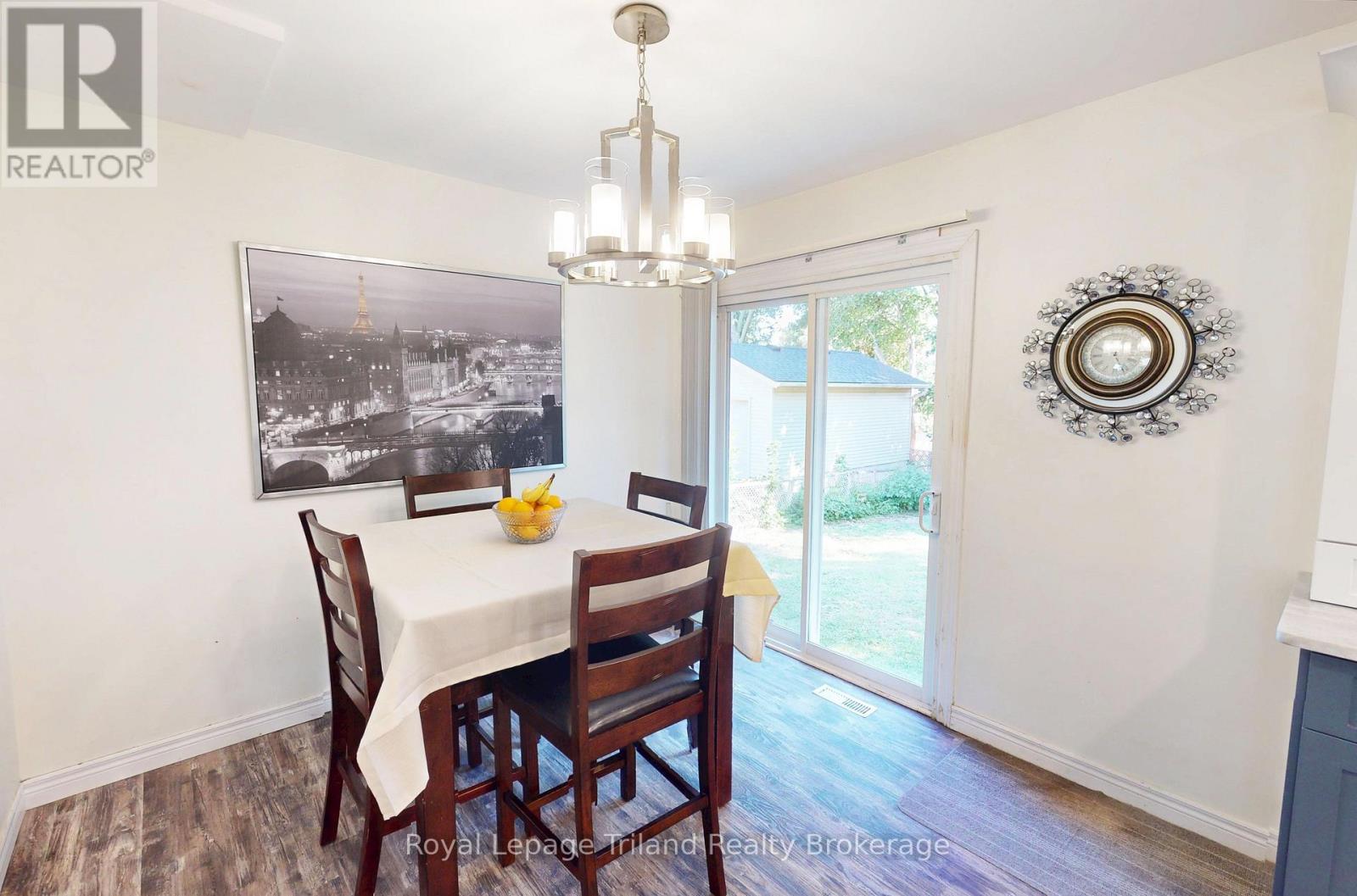 6 Elmwood Crescent, Woodstock, Ontario  N4S 2K5 - Photo 5 - X12407705