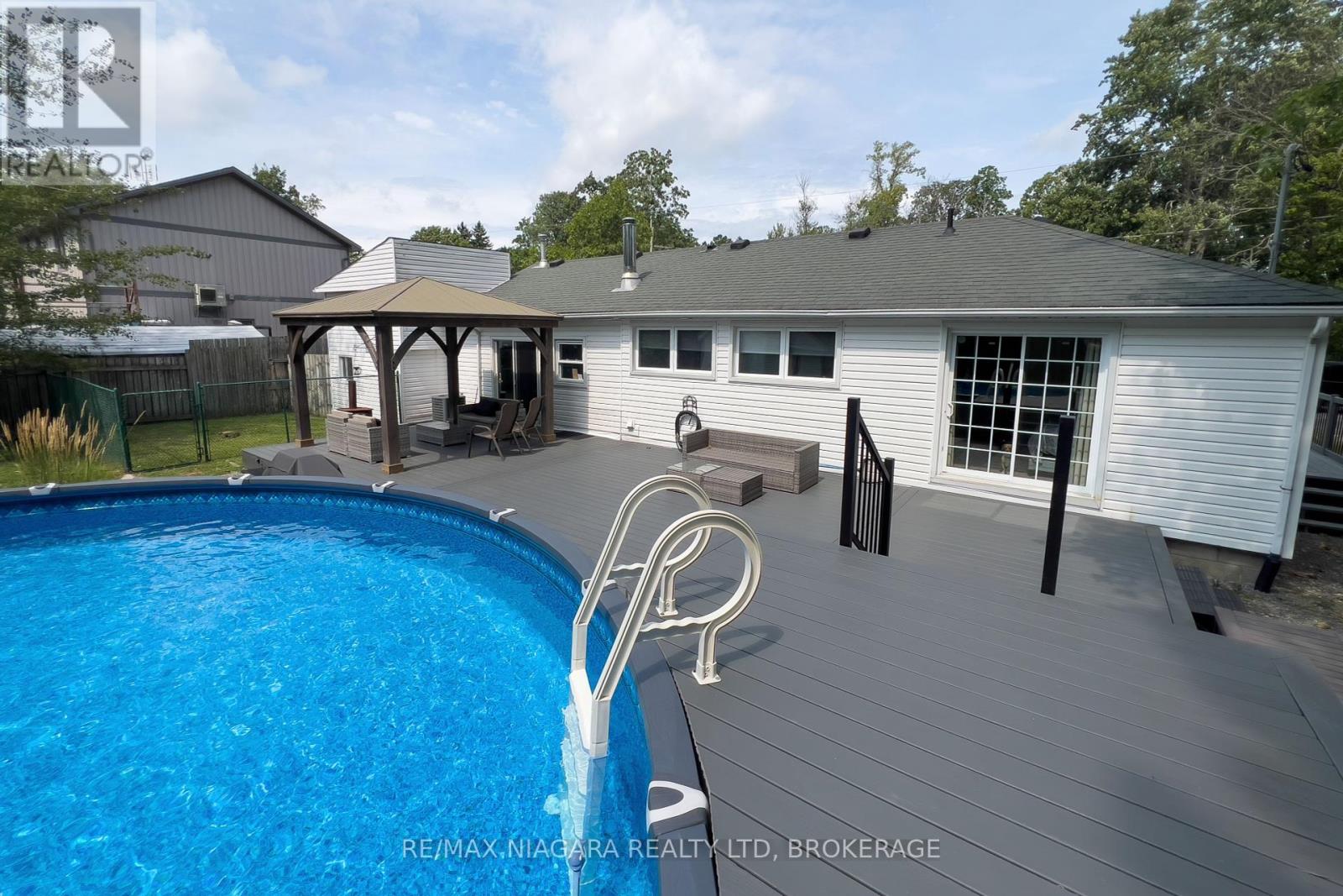 3283 Grove Avenue, Fort Erie, Ontario  L0S 1N0 - Photo 5 - X12405743