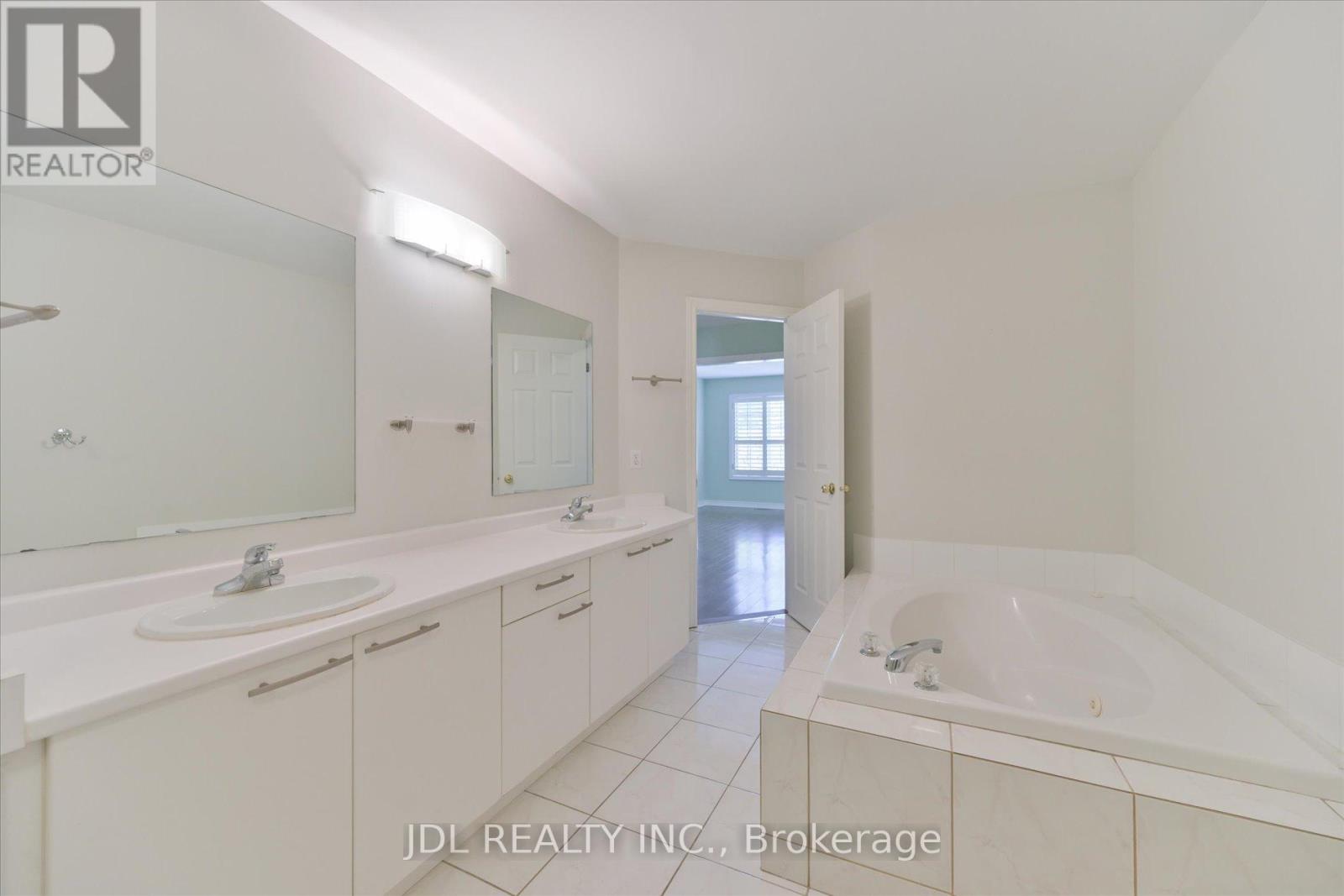 Unit I - 3036 Bayview Avenue, Toronto, Ontario  M2N 5L2 - Photo 15 - C12407701