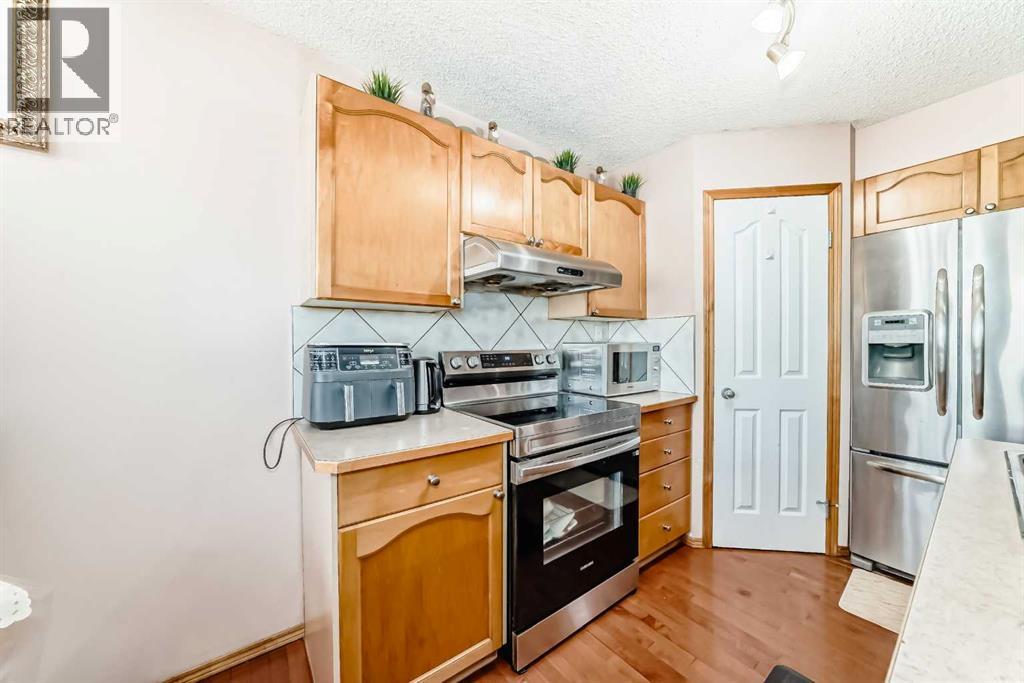 16062 Everstone Road Sw, Calgary, Alberta  T2Y 4J7 - Photo 9 - A2257664