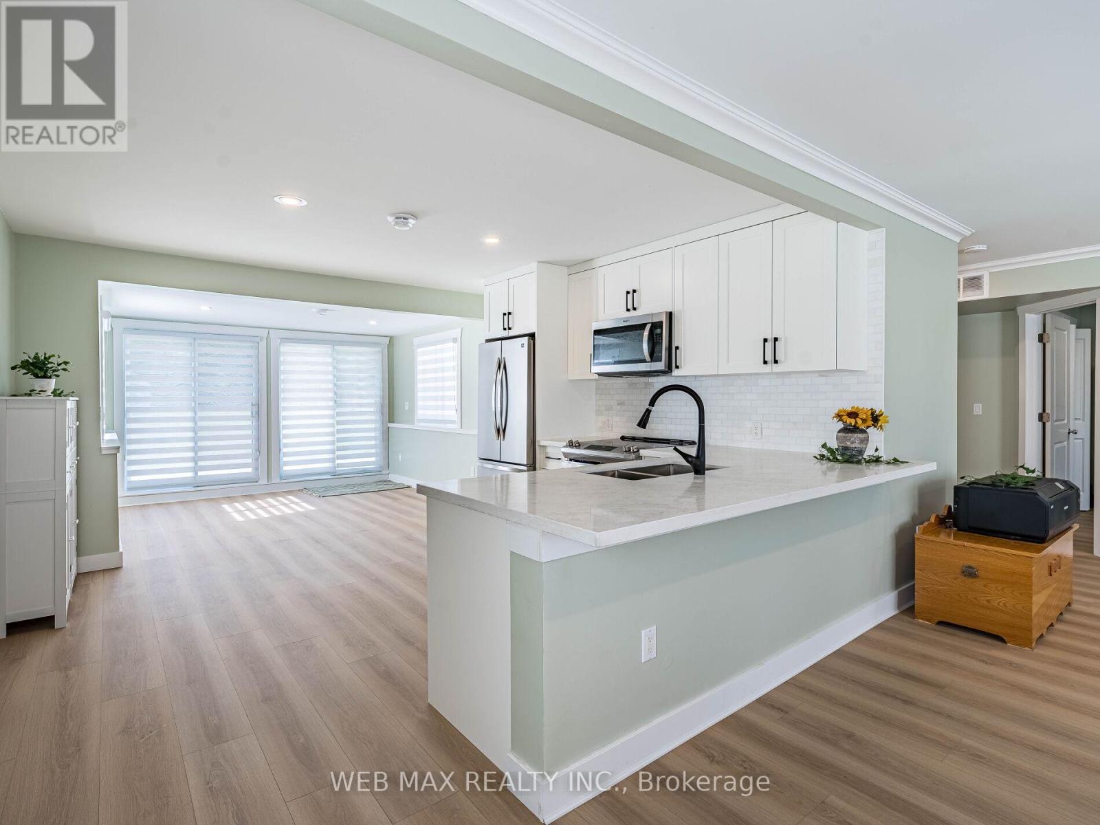 206 Parkview Drive, Innisfil, Ontario  L0L 1K0 - Photo 16 - N12407751