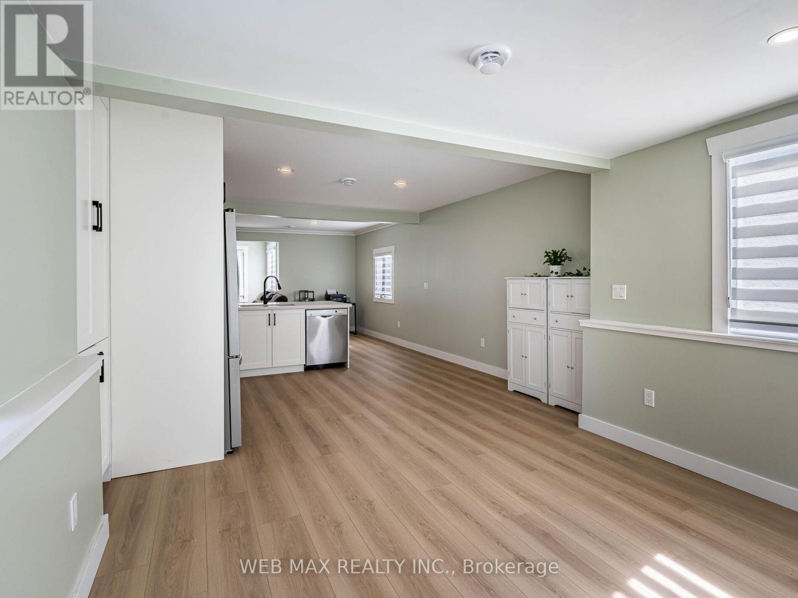 206 Parkview Drive, Innisfil, Ontario  L0L 1K0 - Photo 26 - N12407751