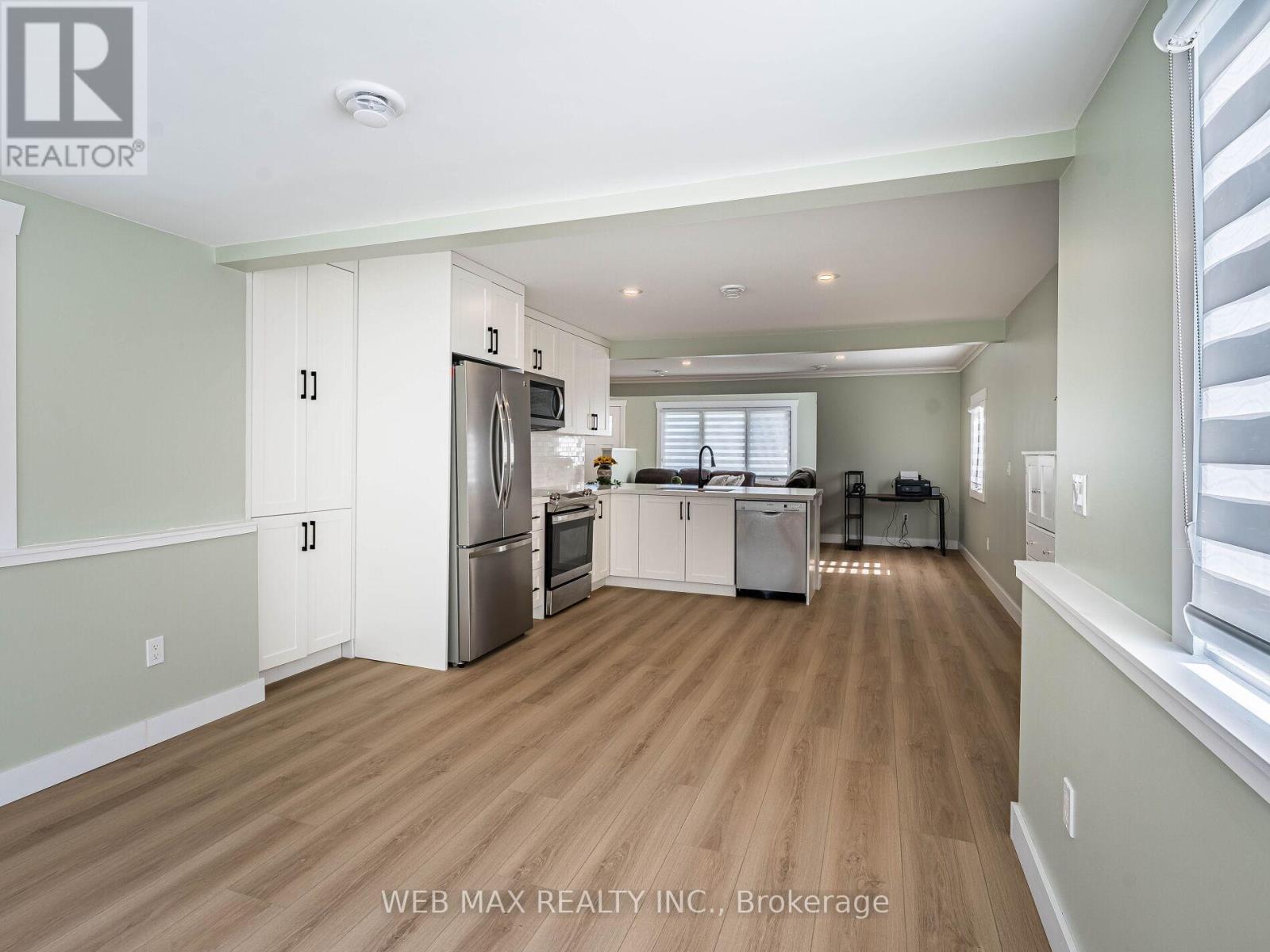 206 Parkview Drive, Innisfil, Ontario  L0L 1K0 - Photo 27 - N12407751