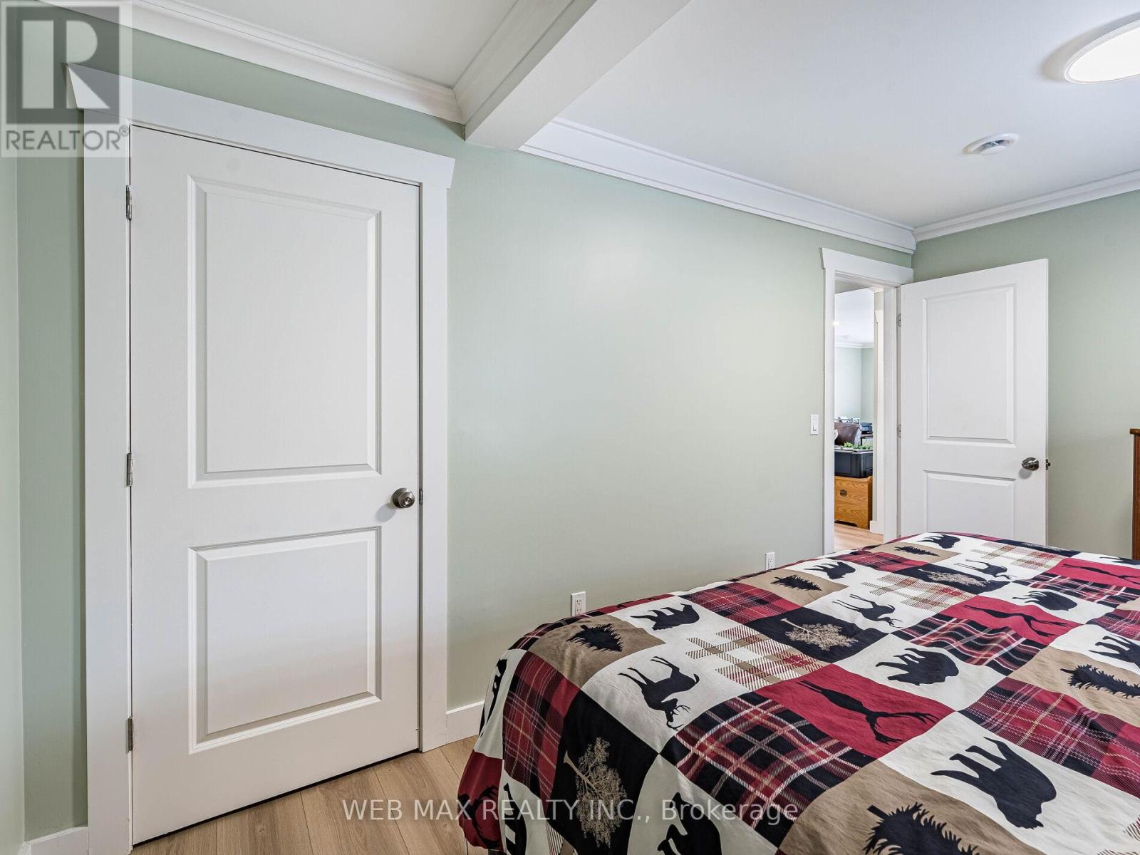 206 Parkview Drive, Innisfil, Ontario  L0L 1K0 - Photo 31 - N12407751