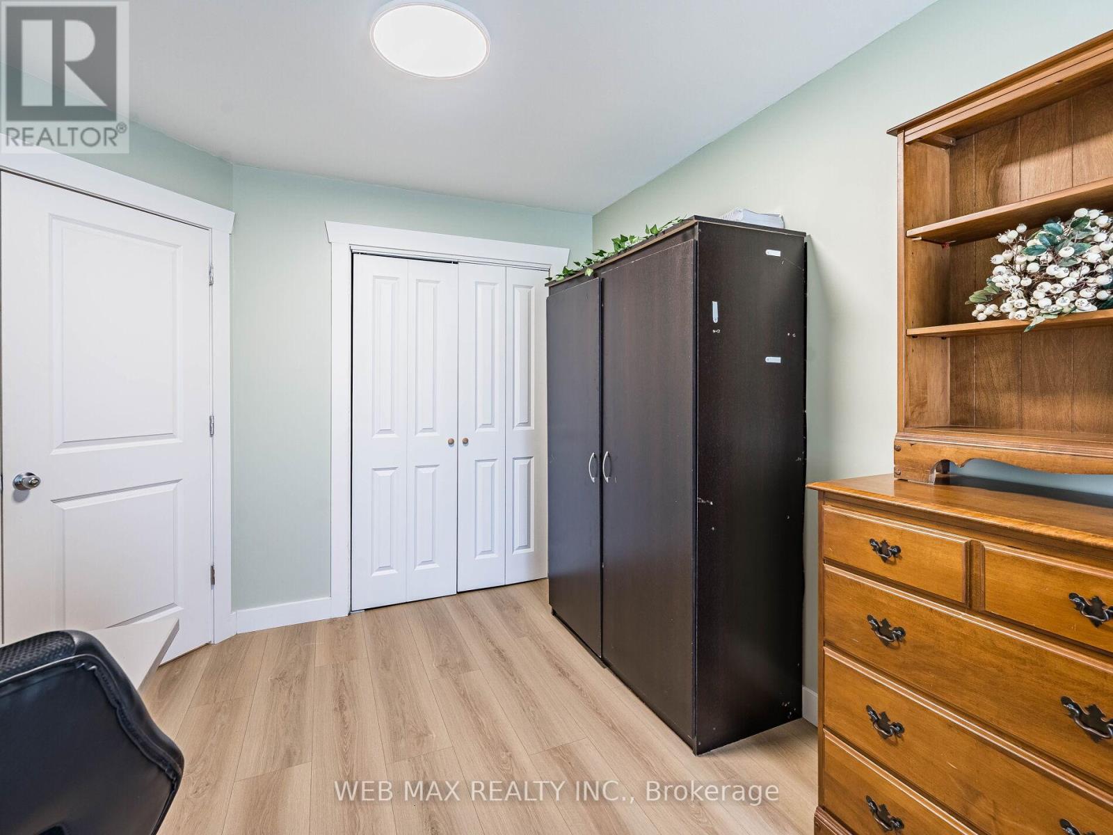 206 Parkview Drive, Innisfil, Ontario  L0L 1K0 - Photo 34 - N12407751