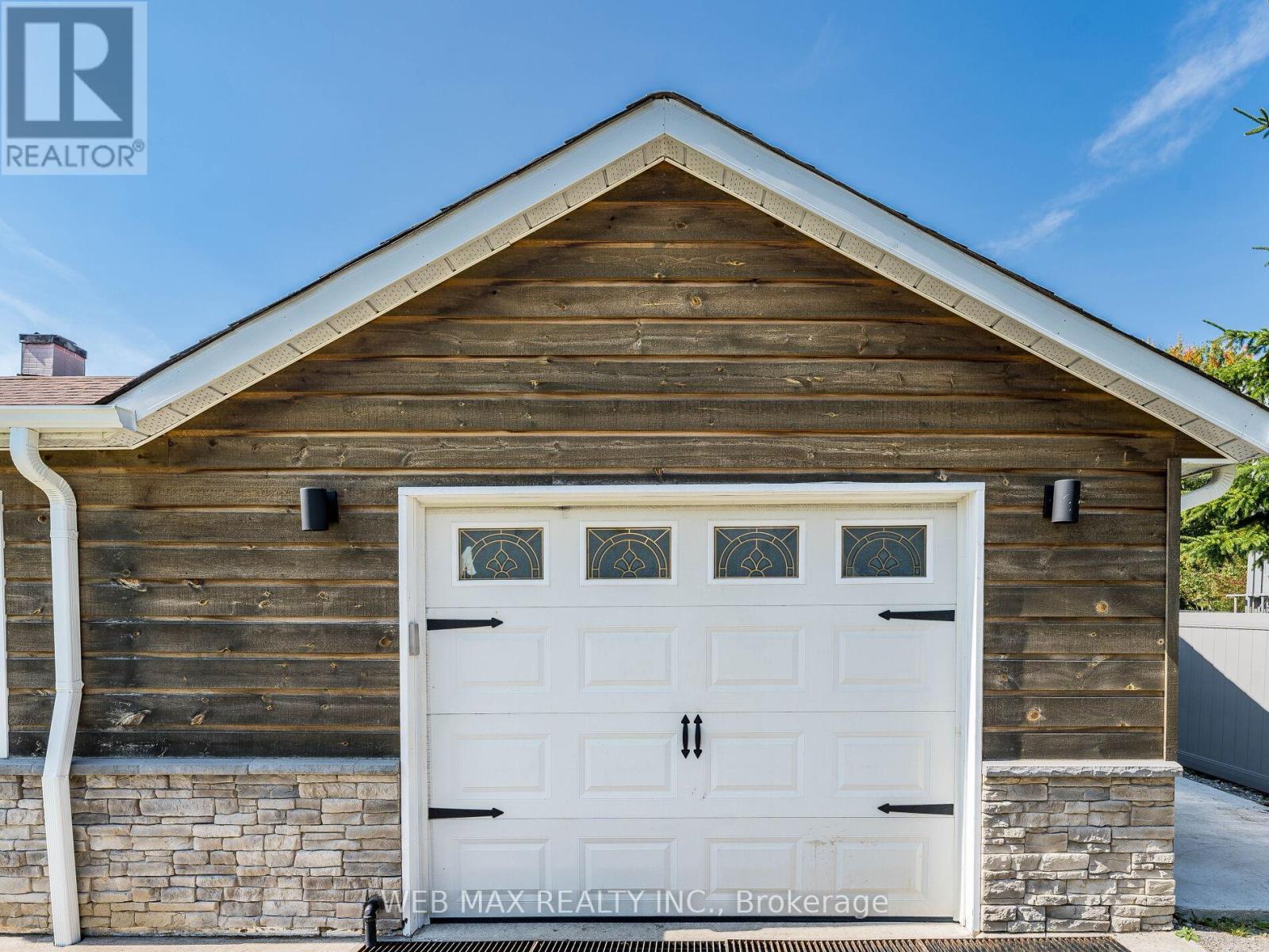 206 Parkview Drive, Innisfil, Ontario  L0L 1K0 - Photo 7 - N12407751