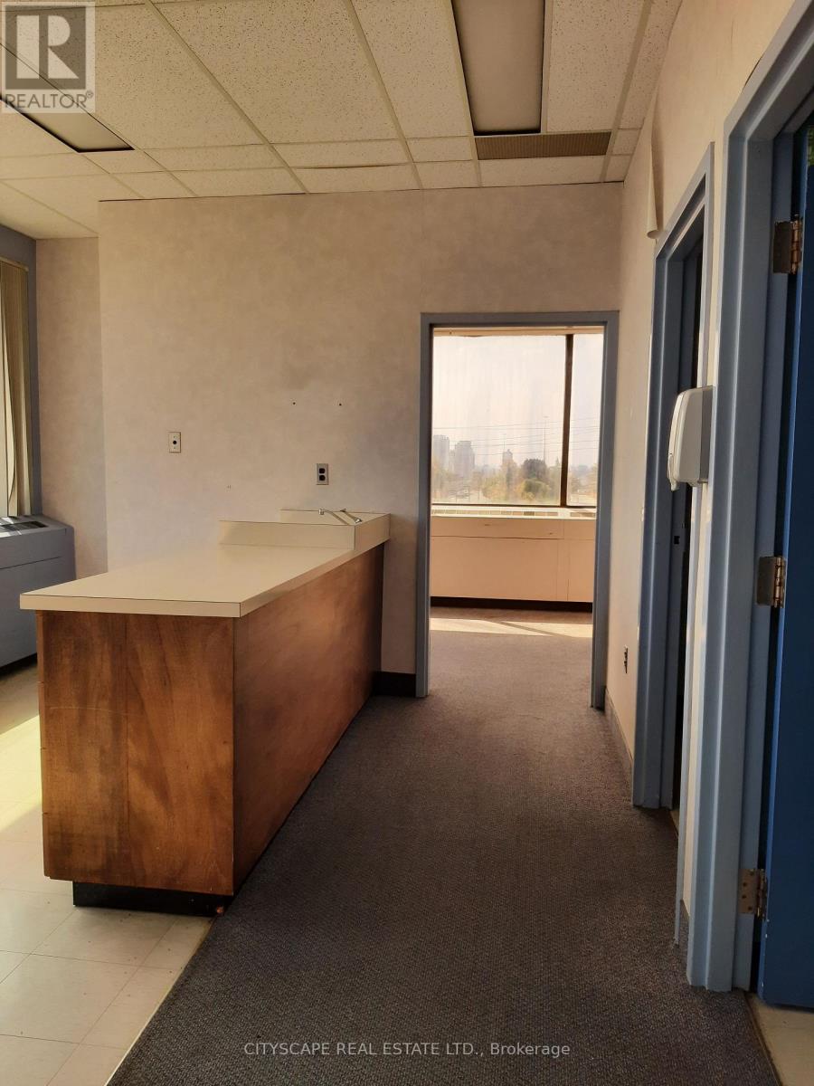 307 - 2065 Finch Avenue W, Toronto, Ontario  M3N 2V7 - Photo 7 - W12407734