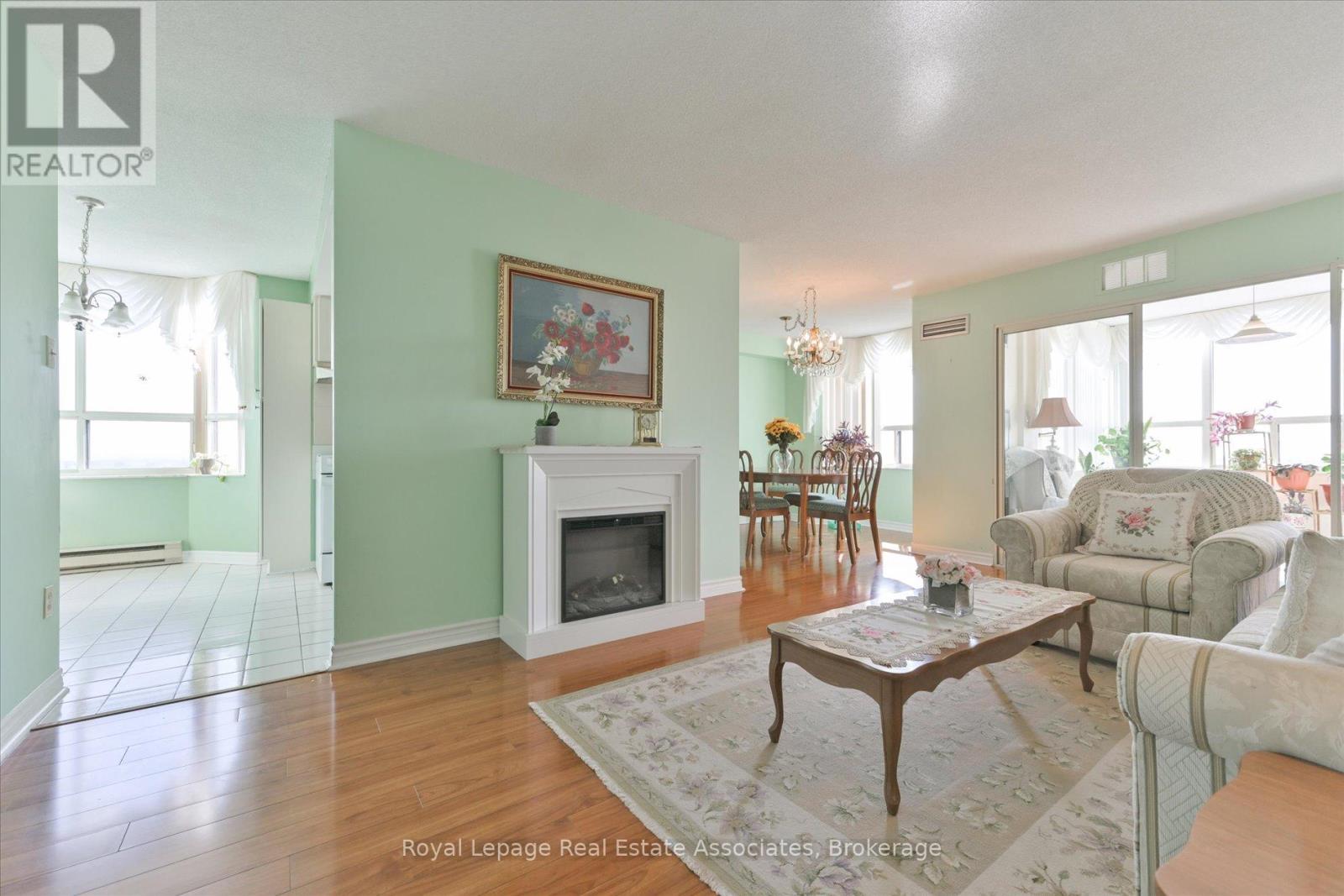1209 - 10 Malta Avenue, Brampton, Ontario  L6Y 4G6 - Photo 6 - W12407738