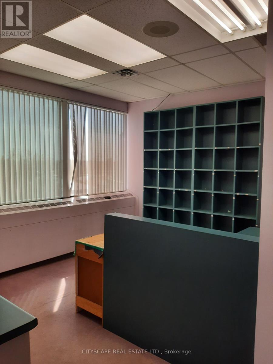 305 - 2065 Finch Avenue W, Toronto, Ontario  M3N 2V7 - Photo 5 - W12407740