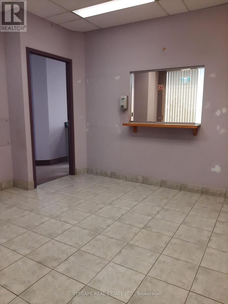 305 - 2065 Finch Avenue W, Toronto, Ontario  M3N 2V7 - Photo 7 - W12407740