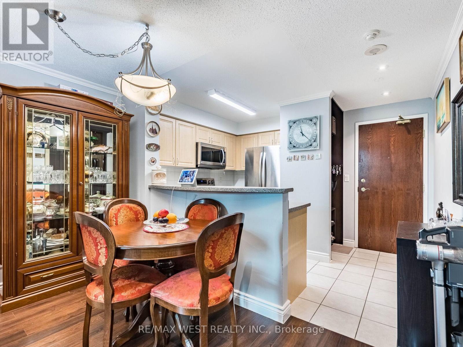 101 - 9 Michael Power Place, Toronto, Ontario  M9A 0A5 - Photo 10 - W12407744