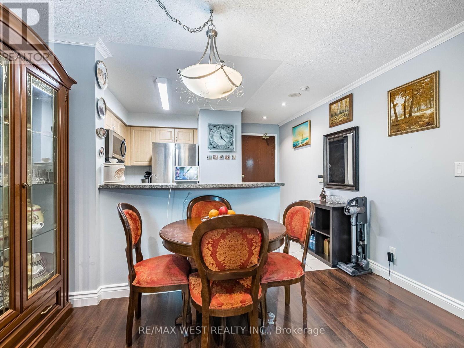 101 - 9 Michael Power Place, Toronto, Ontario  M9A 0A5 - Photo 11 - W12407744
