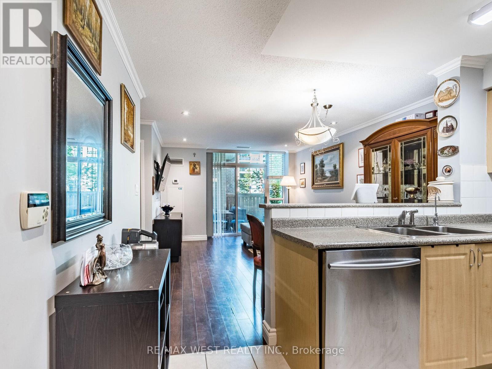 101 - 9 Michael Power Place, Toronto, Ontario  M9A 0A5 - Photo 15 - W12407744