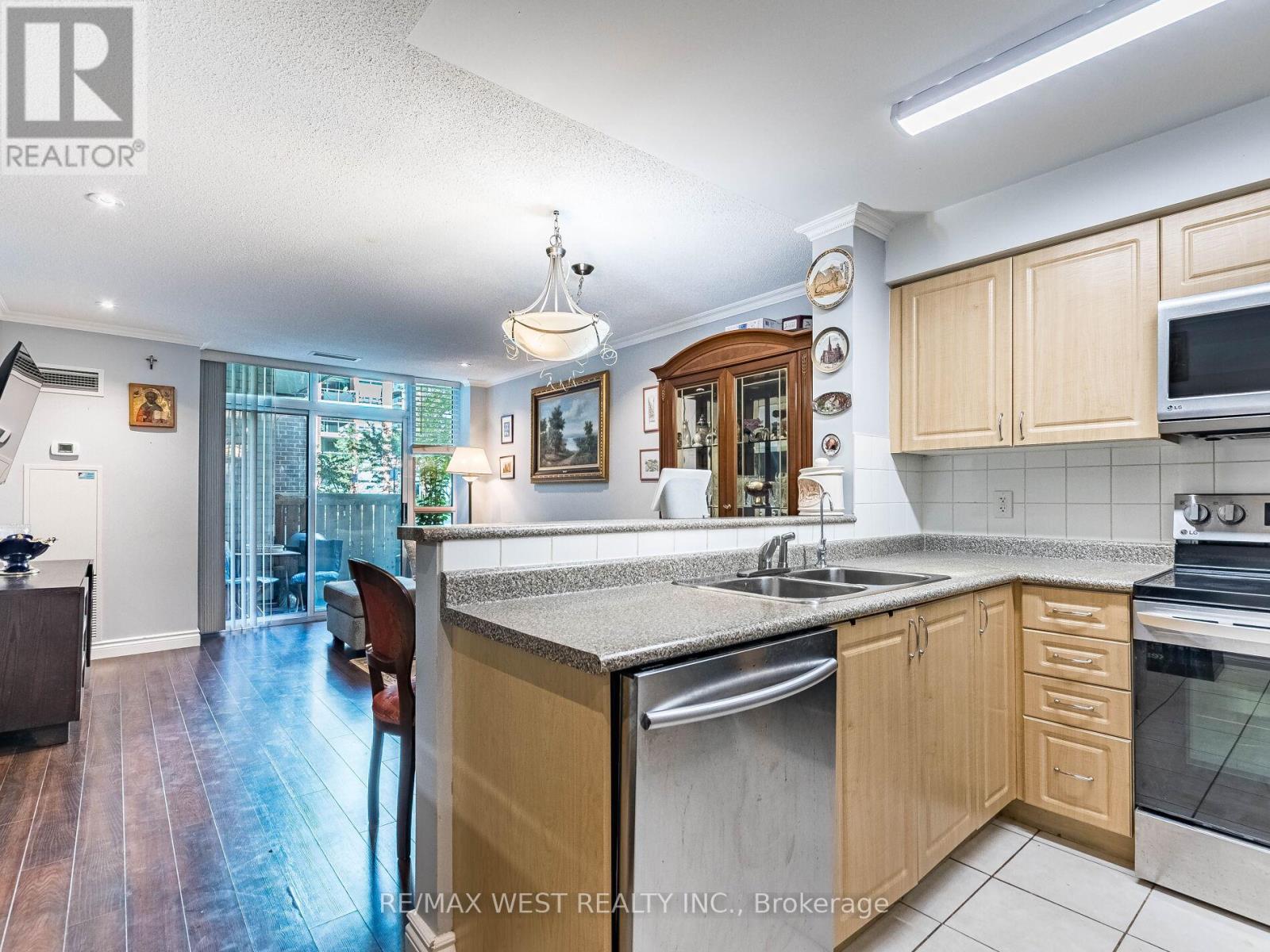 101 - 9 Michael Power Place, Toronto, Ontario  M9A 0A5 - Photo 16 - W12407744