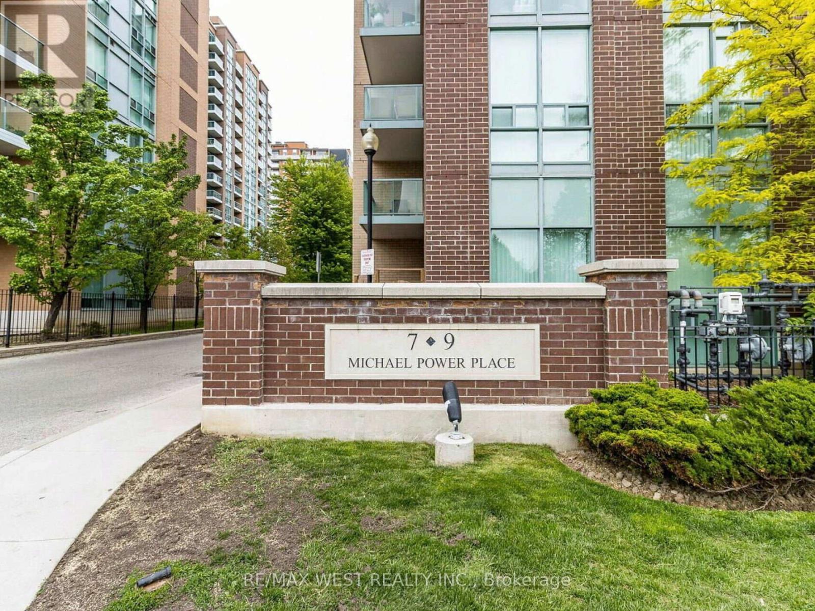 101 - 9 Michael Power Place, Toronto, Ontario  M9A 0A5 - Photo 2 - W12407744