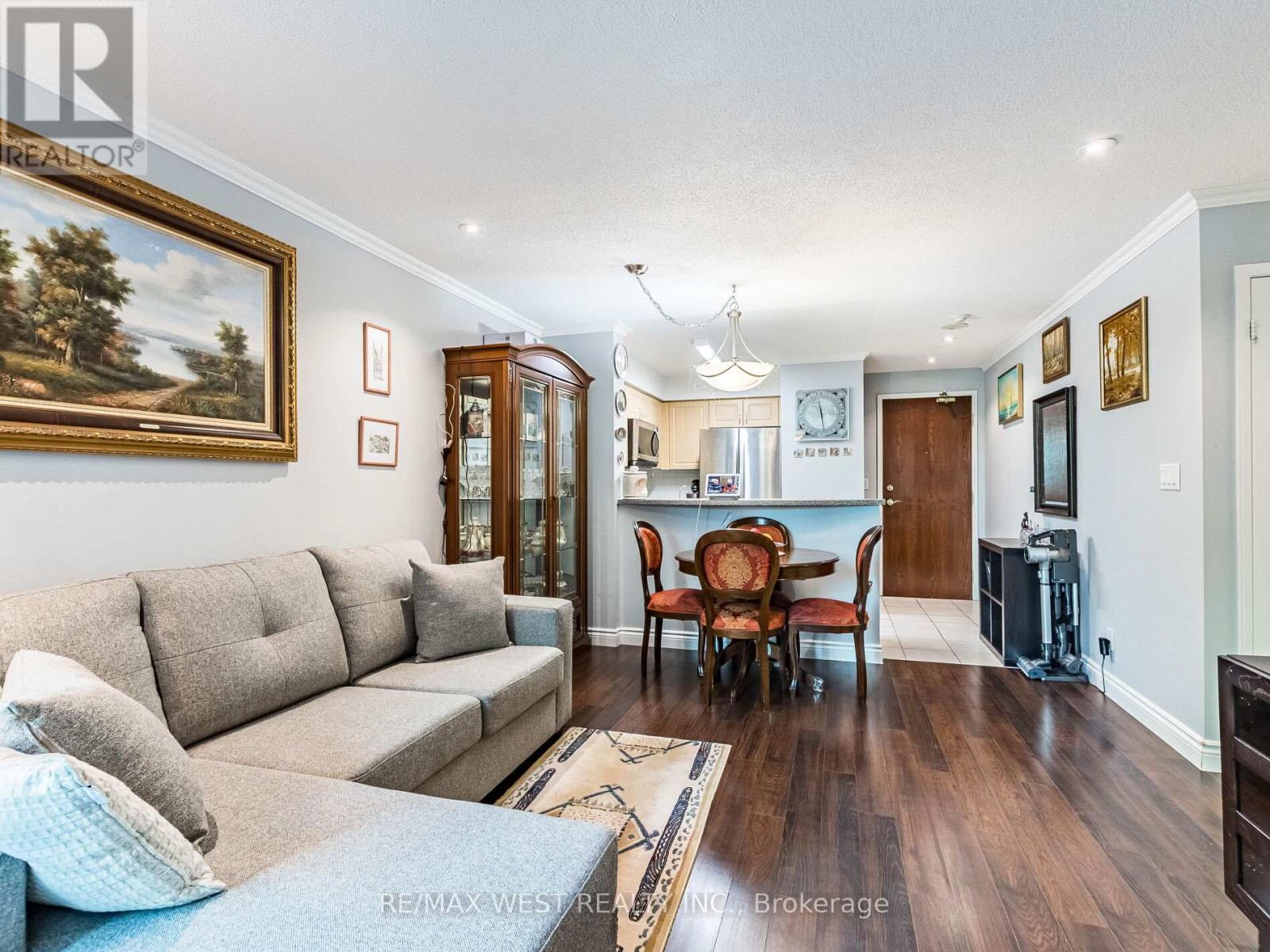 101 - 9 Michael Power Place, Toronto, Ontario  M9A 0A5 - Photo 21 - W12407744