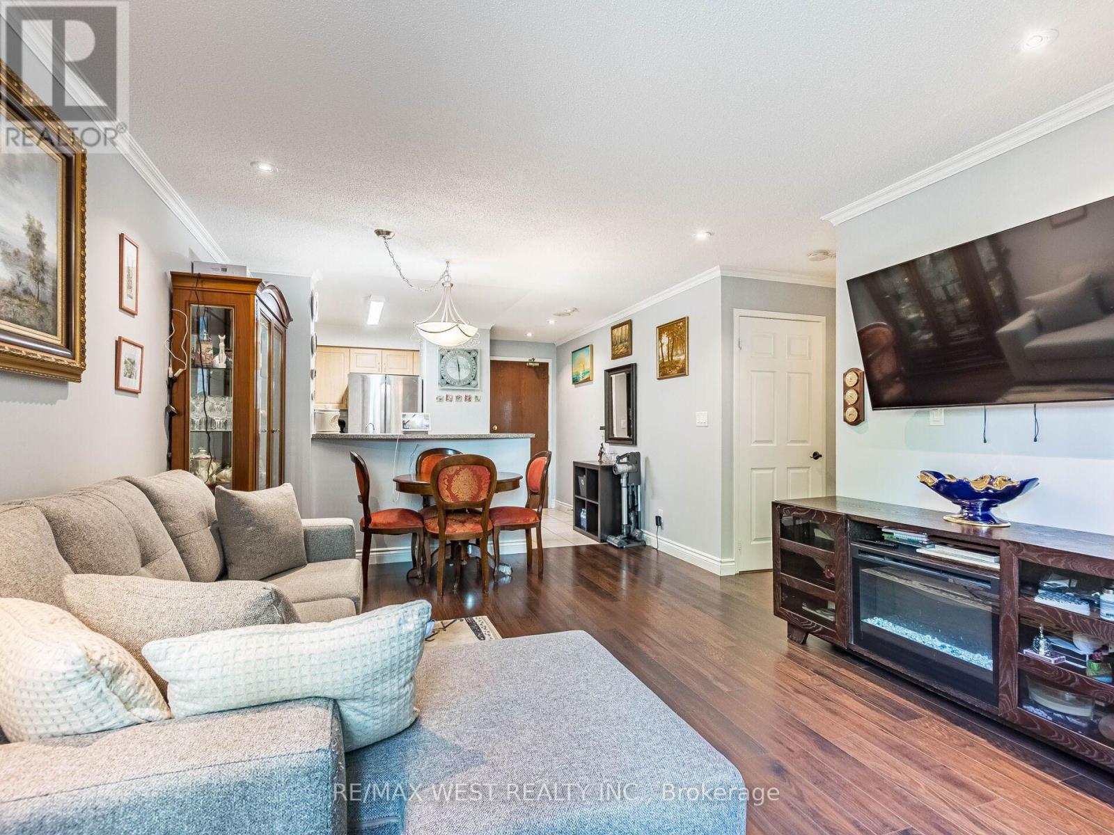 101 - 9 Michael Power Place, Toronto, Ontario  M9A 0A5 - Photo 22 - W12407744