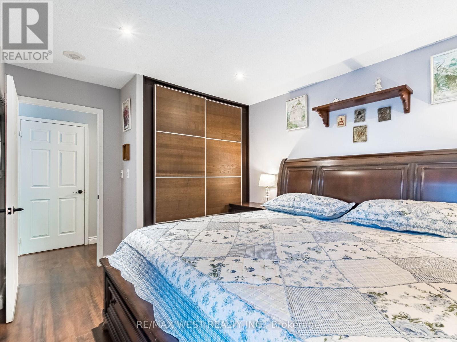 101 - 9 Michael Power Place, Toronto, Ontario  M9A 0A5 - Photo 26 - W12407744