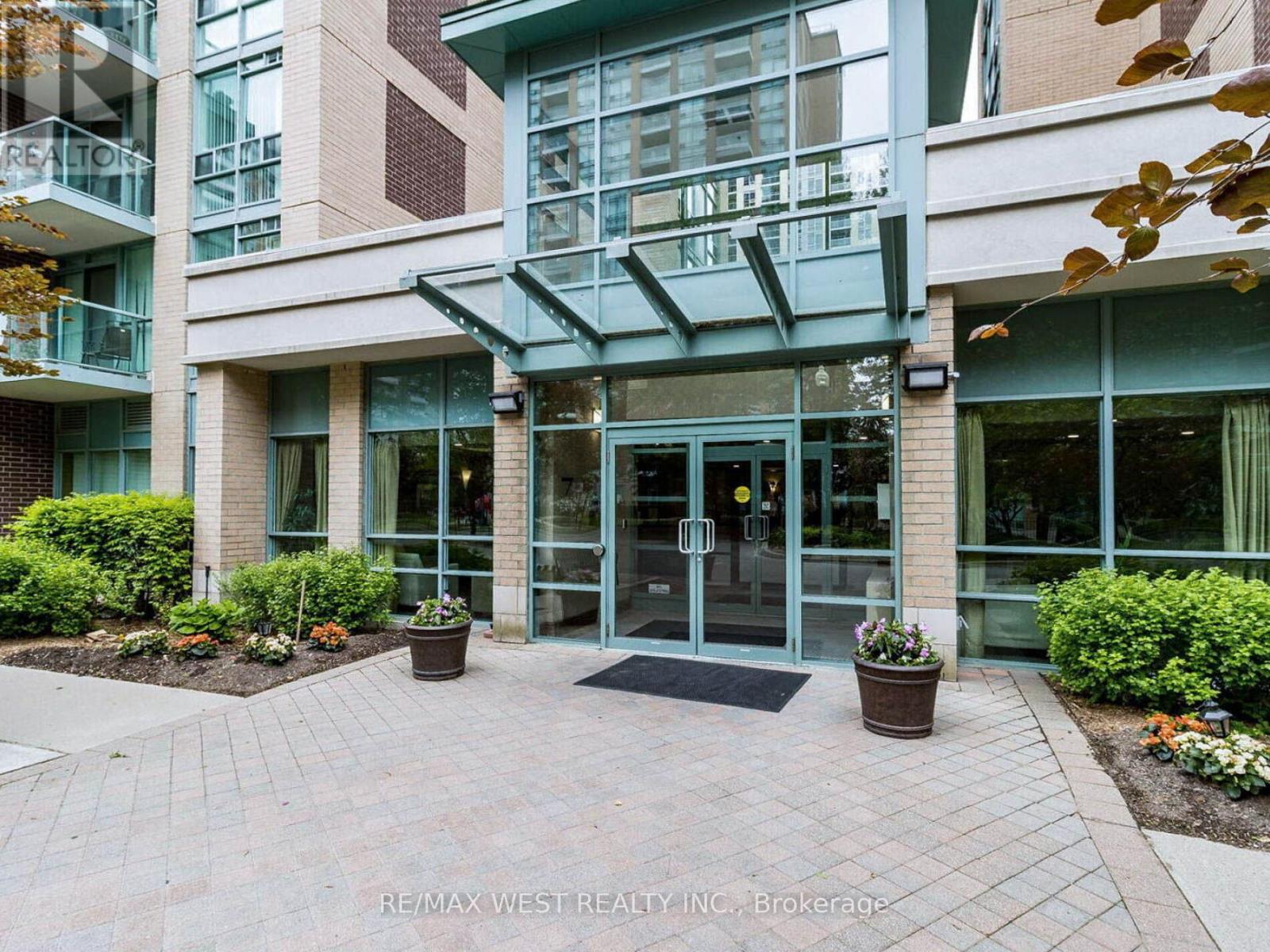 101 - 9 Michael Power Place, Toronto, Ontario  M9A 0A5 - Photo 3 - W12407744