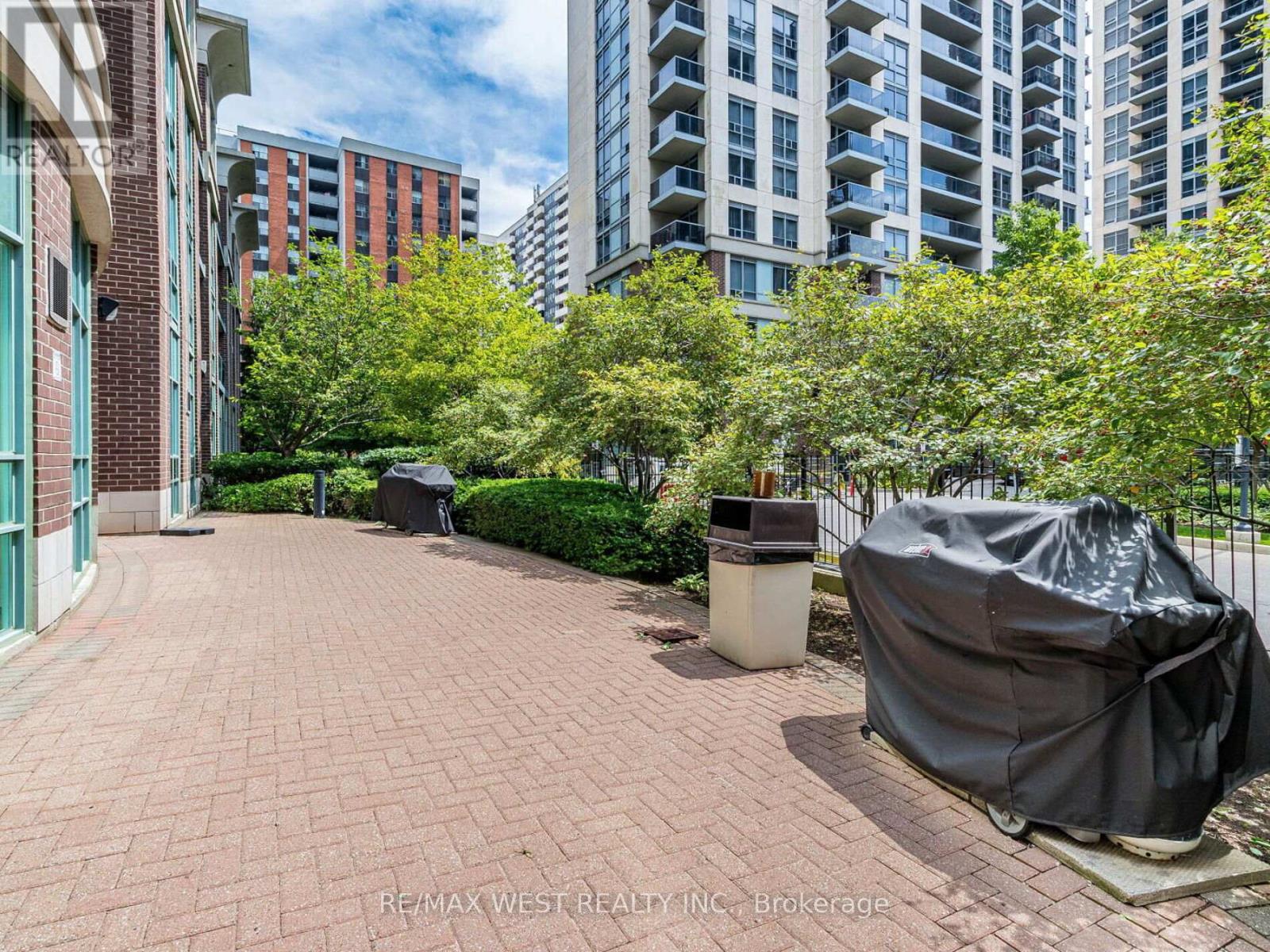 101 - 9 Michael Power Place, Toronto, Ontario  M9A 0A5 - Photo 43 - W12407744