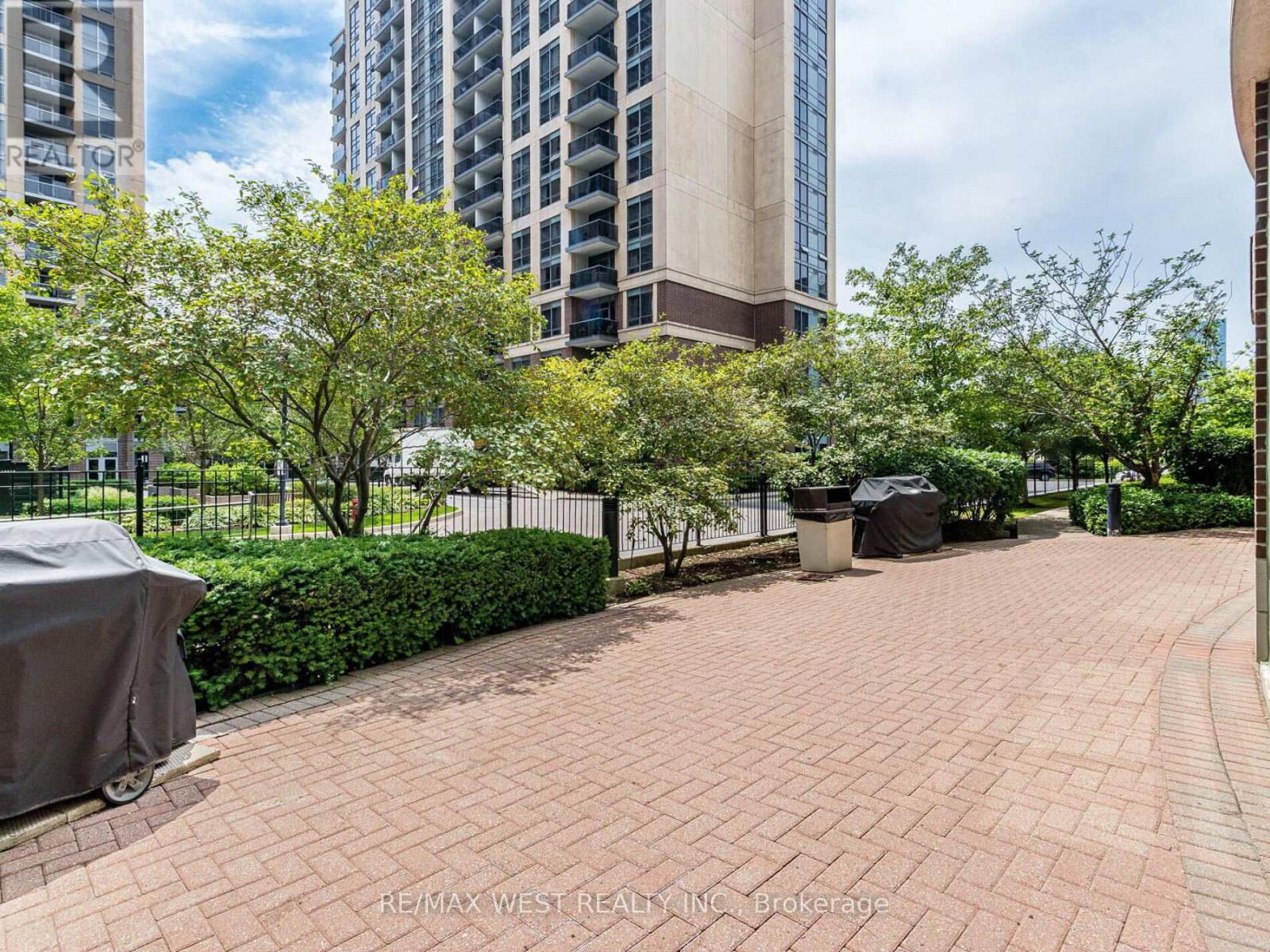 101 - 9 Michael Power Place, Toronto, Ontario  M9A 0A5 - Photo 44 - W12407744