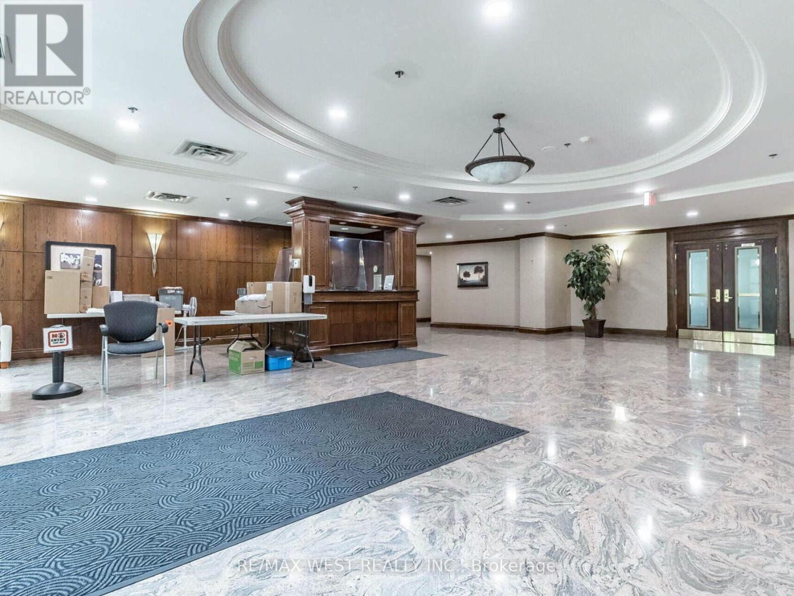 101 - 9 Michael Power Place, Toronto, Ontario  M9A 0A5 - Photo 5 - W12407744
