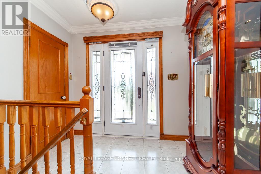 30 East Drive E, Toronto, Ontario  M6N 2N7 - Photo 6 - W12407772