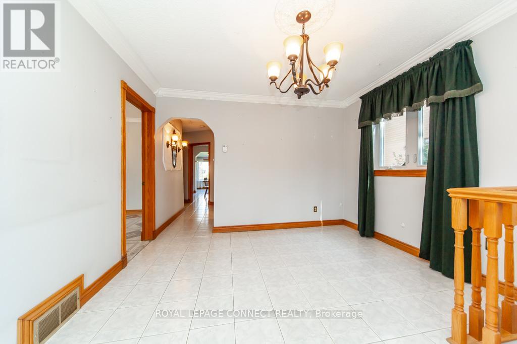 30 East Drive E, Toronto, Ontario  M6N 2N7 - Photo 7 - W12407772