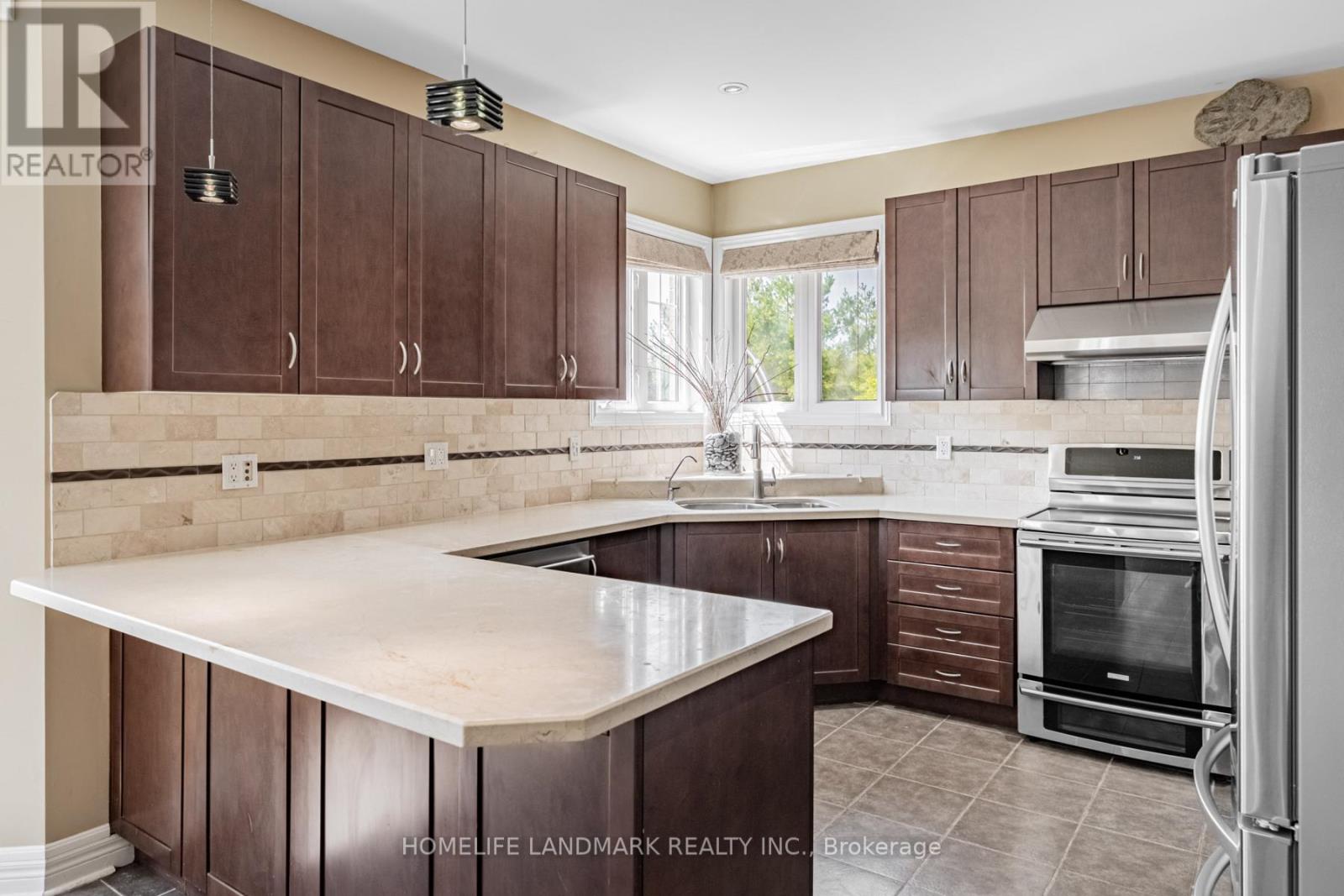 2481 Whistling Springs Crescent, Oakville, Ontario  L6M 5G3 - Photo 11 - W12407776