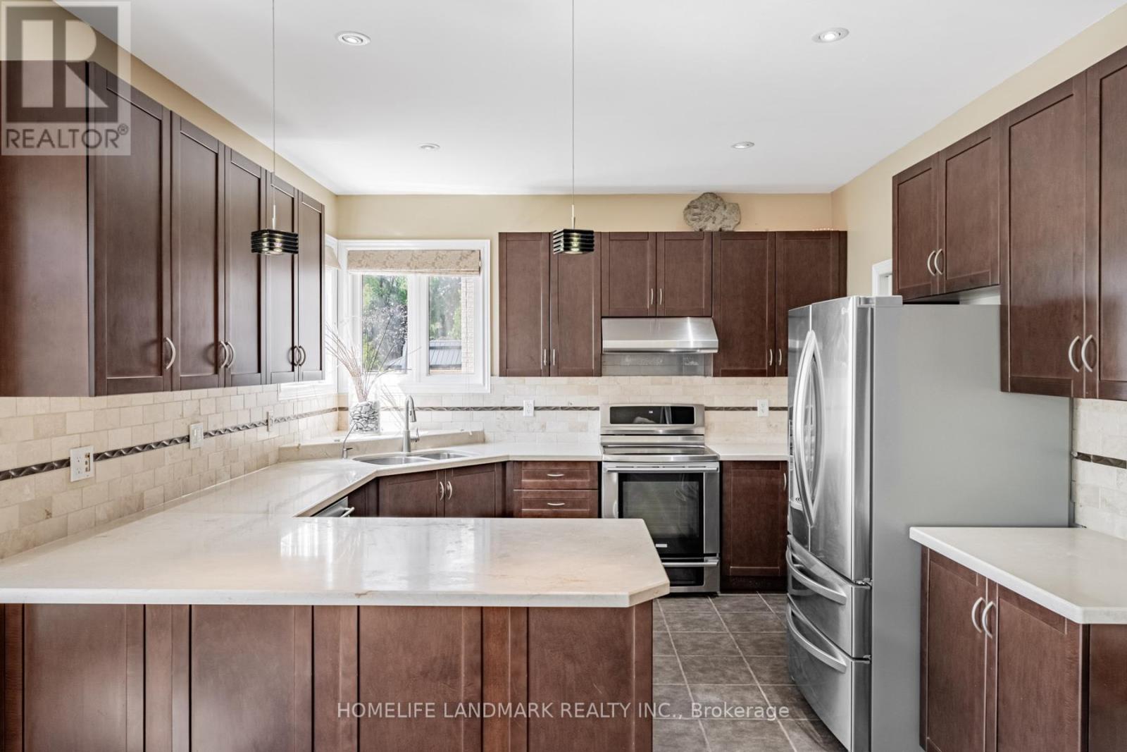 2481 Whistling Springs Crescent, Oakville, Ontario  L6M 5G3 - Photo 12 - W12407776