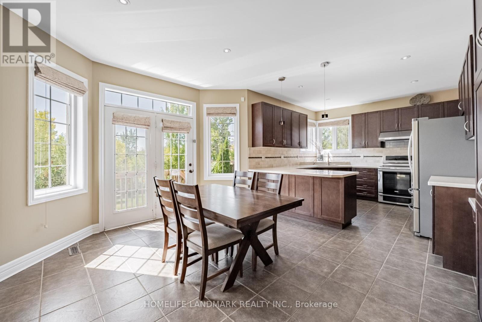 2481 Whistling Springs Crescent, Oakville, Ontario  L6M 5G3 - Photo 13 - W12407776
