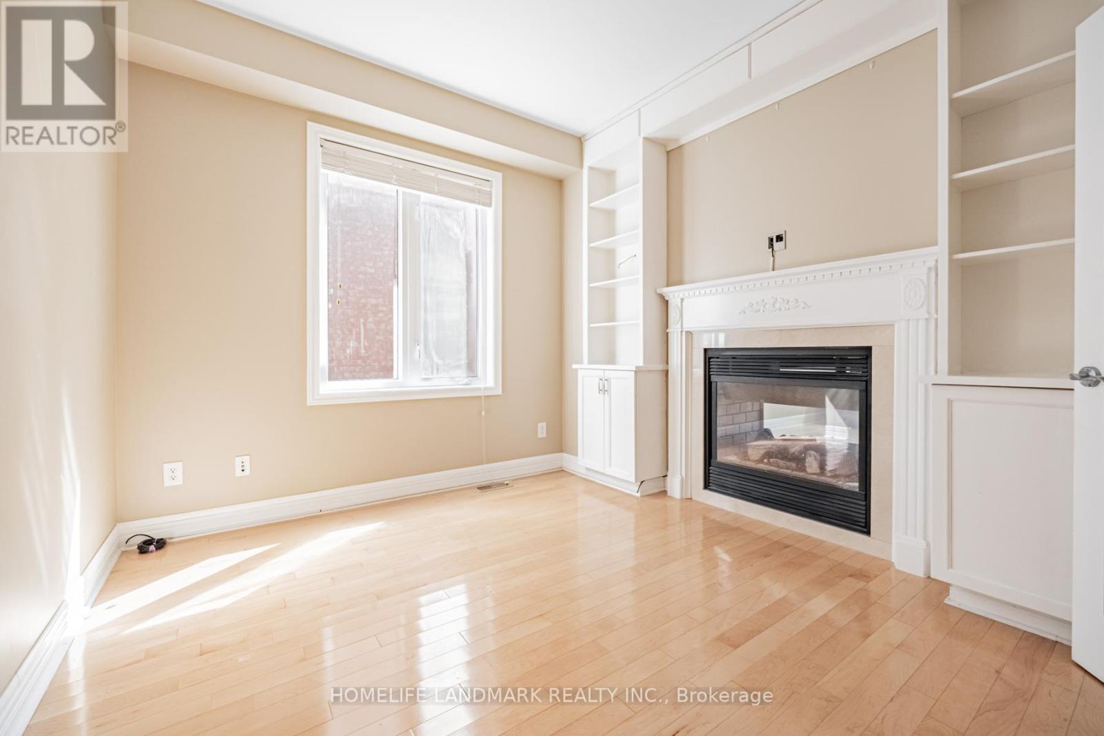 2481 Whistling Springs Crescent, Oakville, Ontario  L6M 5G3 - Photo 7 - W12407776