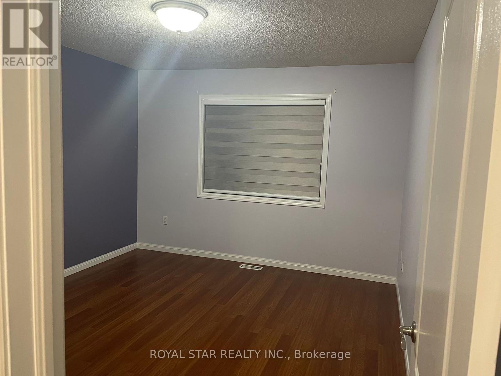 118 Tiller Trail, Brampton, Ontario  L6X 4S8 - Photo 5 - W12407779