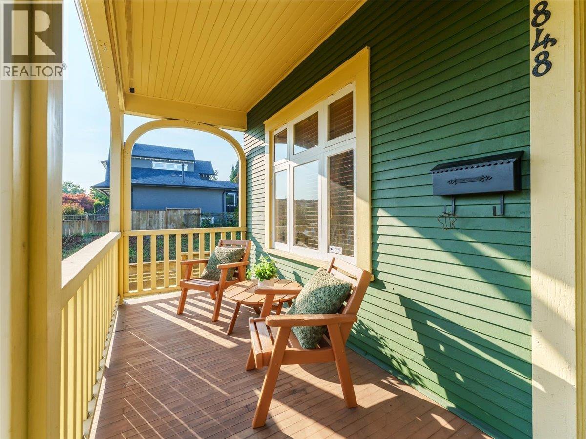 848 E 6th Street, North Vancouver, British Columbia  V7L 1R7 - Photo 2 - R3048686