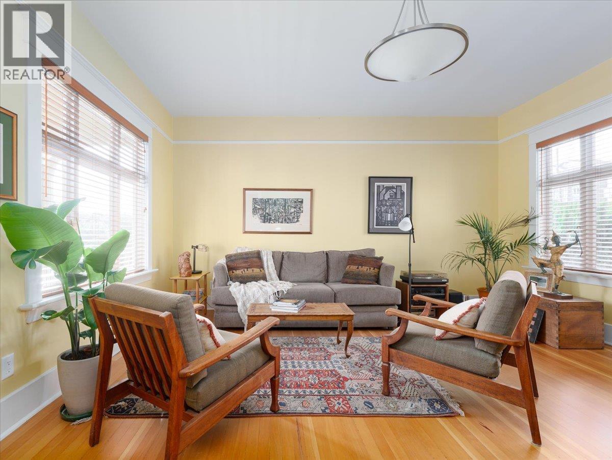 848 E 6th Street, North Vancouver, British Columbia  V7L 1R7 - Photo 4 - R3048686