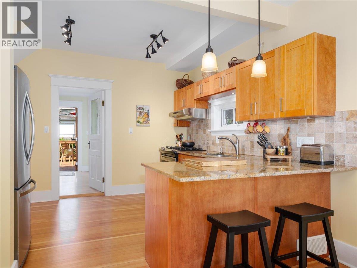 848 E 6th Street, North Vancouver, British Columbia  V7L 1R7 - Photo 9 - R3048686