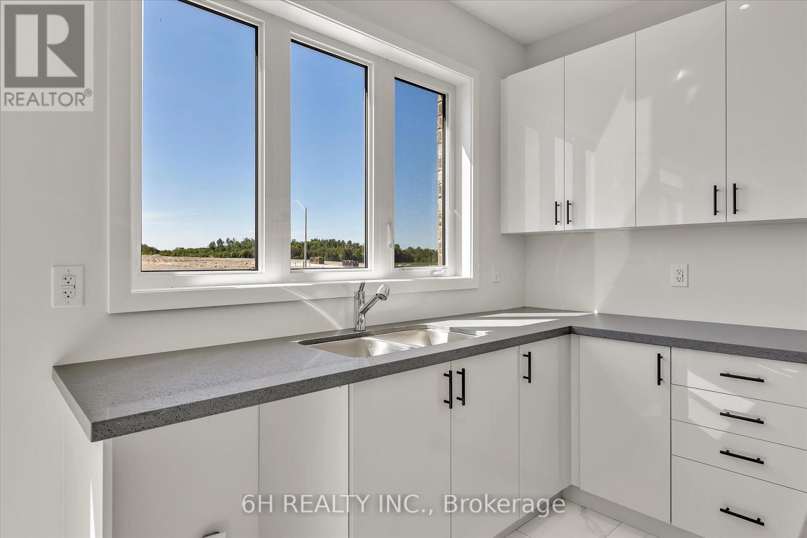 329 O'toole Crescent, Peterborough, Ontario  K9K 0J4 - Photo 13 - X12407728