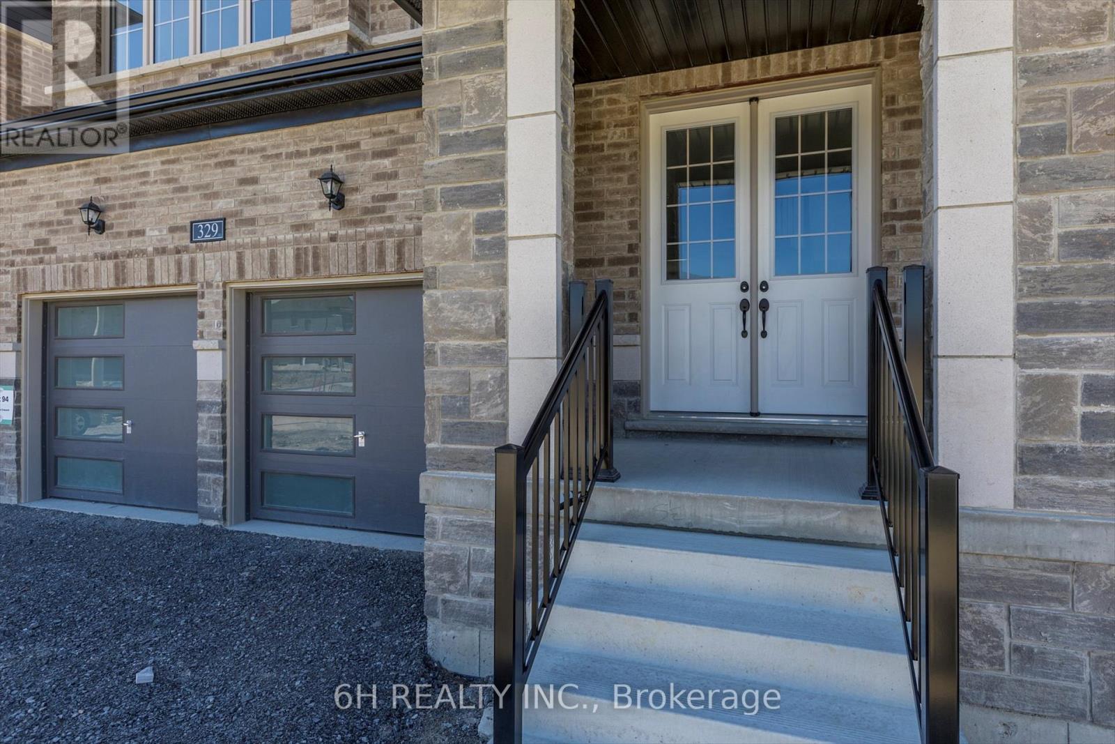 329 O'toole Crescent, Peterborough, Ontario  K9K 0J4 - Photo 4 - X12407728