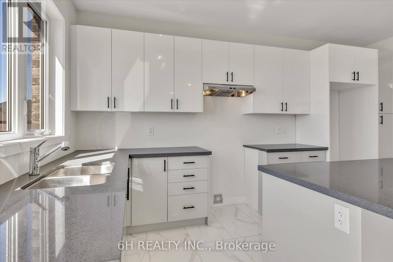329 O'toole Crescent, Peterborough, Ontario  K9K 0J4 - Photo 9 - X12407728