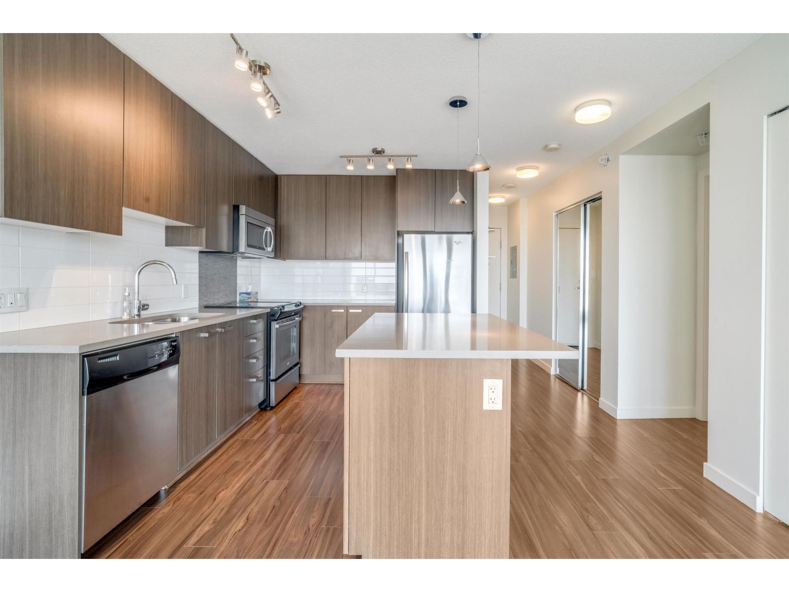 3707 13325 102a Avenue, Surrey, British Columbia  V3T 1P6 - Photo 2 - R3048218