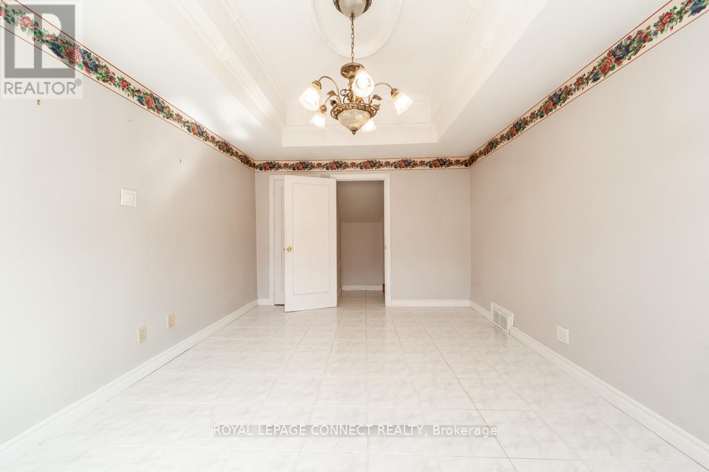 30 East Drive E, Toronto, Ontario  M6N 2N7 - Photo 12 - W12407772