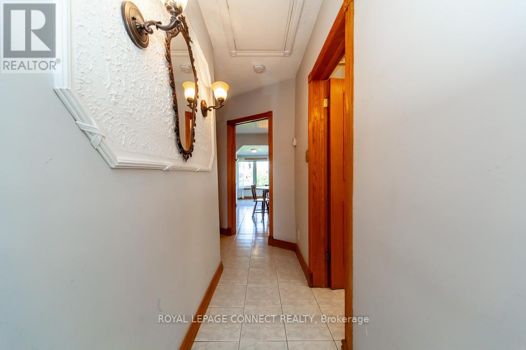30 East Drive E, Toronto, Ontario  M6N 2N7 - Photo 13 - W12407772