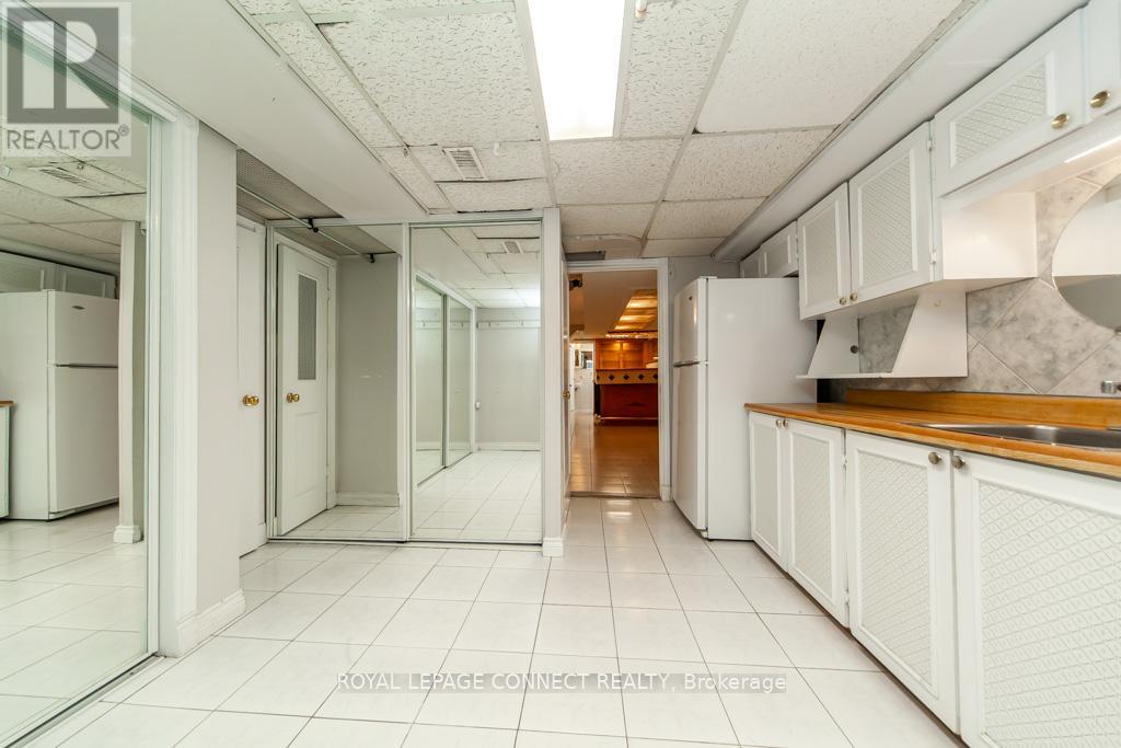 30 East Drive E, Toronto, Ontario  M6N 2N7 - Photo 25 - W12407772
