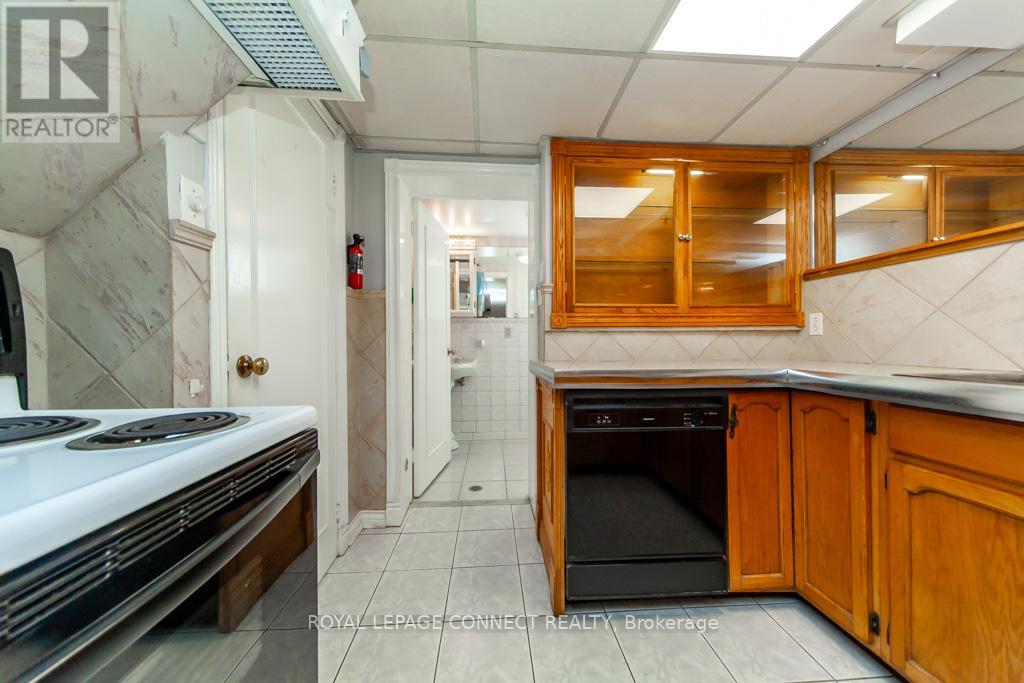 30 East Drive E, Toronto, Ontario  M6N 2N7 - Photo 29 - W12407772