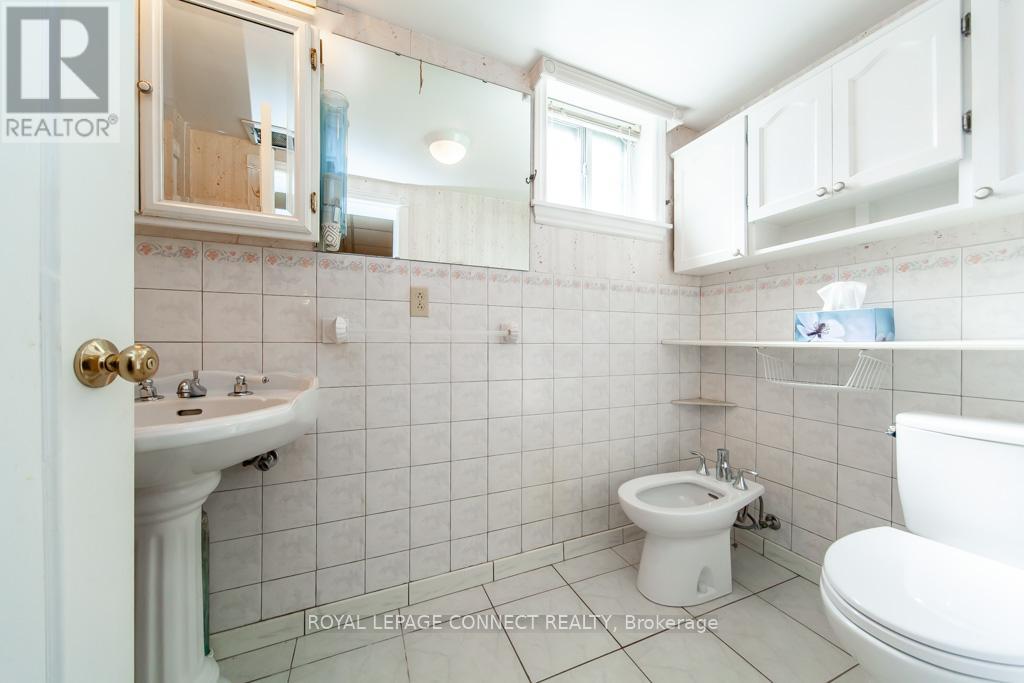 30 East Drive E, Toronto, Ontario  M6N 2N7 - Photo 37 - W12407772