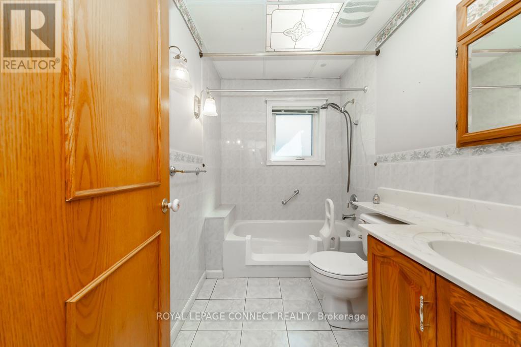 30 East Drive E, Toronto, Ontario  M6N 2N7 - Photo 22 - W12407772