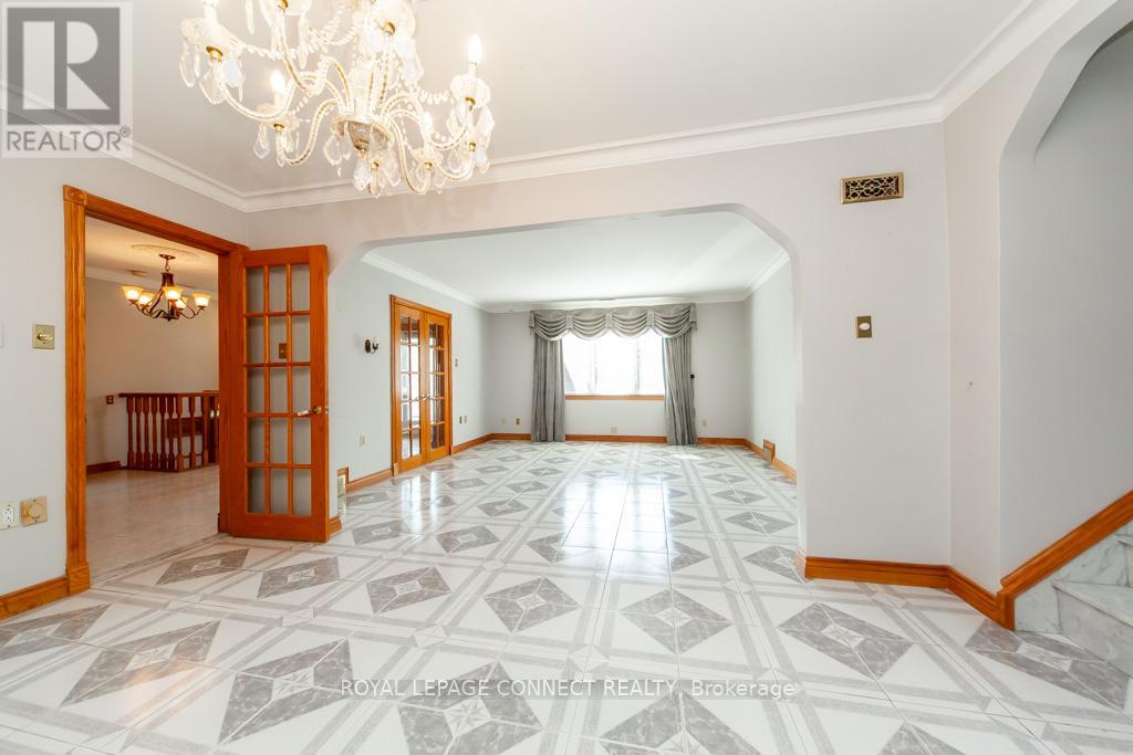 30 East Drive E, Toronto, Ontario  M6N 2N7 - Photo 10 - W12407772